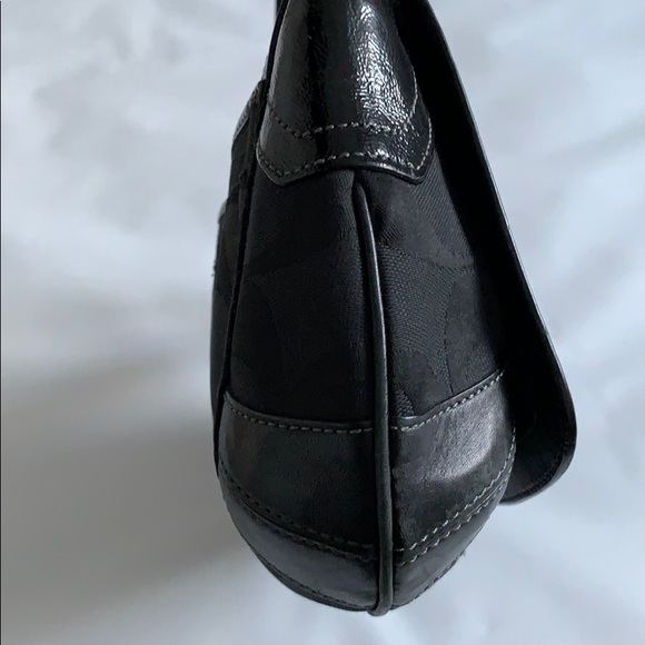 Coach Signature Classic Shoulder Bag - Picture 6 of 8